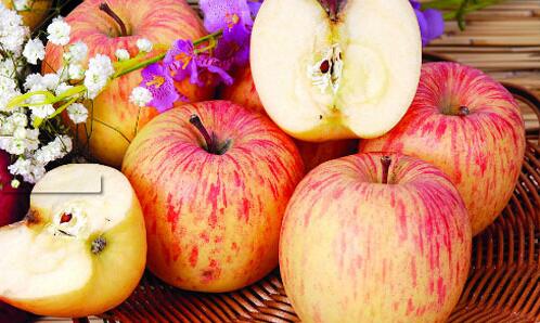 吃苹果削不削皮 削皮吃更健康