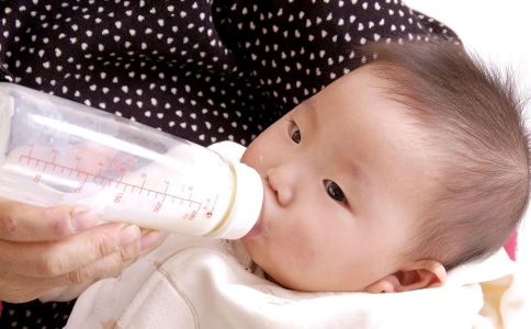头疼给宝宝买什么样奶粉?详解如何挑选适合宝宝的奶粉