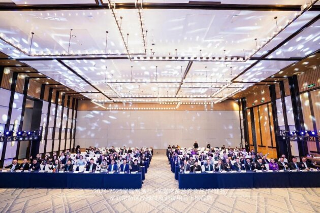 回元堂莪冰®草本抑菌凝胶荣登“2024-2025家庭常备医疗器械与消毒用品上榜品牌”!(图1) 回元堂莪冰®草本抑菌凝胶荣登“2024-2025家庭常备医疗器械与消毒用品上榜品牌”!(图1)